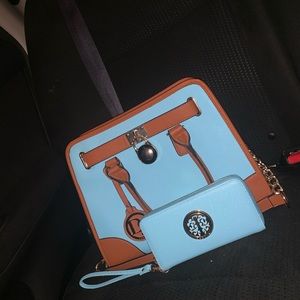 D H Purse Never Used. Comes With Wallet and Purse.